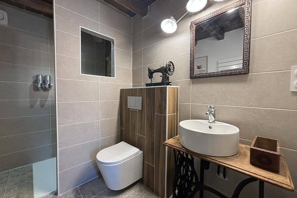 Chalet à Montaigu-le-Blin avec Spa et Parking in Montaigu-le-Blin, Région de Vichy