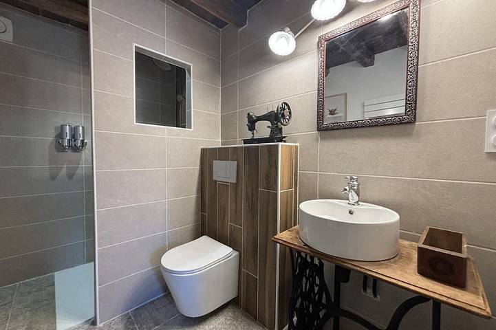 Gîte pour 4 personnes, avec jacuzzi ainsi que jardin et terrasse à Montaigu-le-Blin - 4