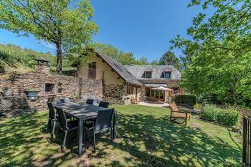 Gîte pour 6 personnes, avec jardin et terrasse à Coubisou