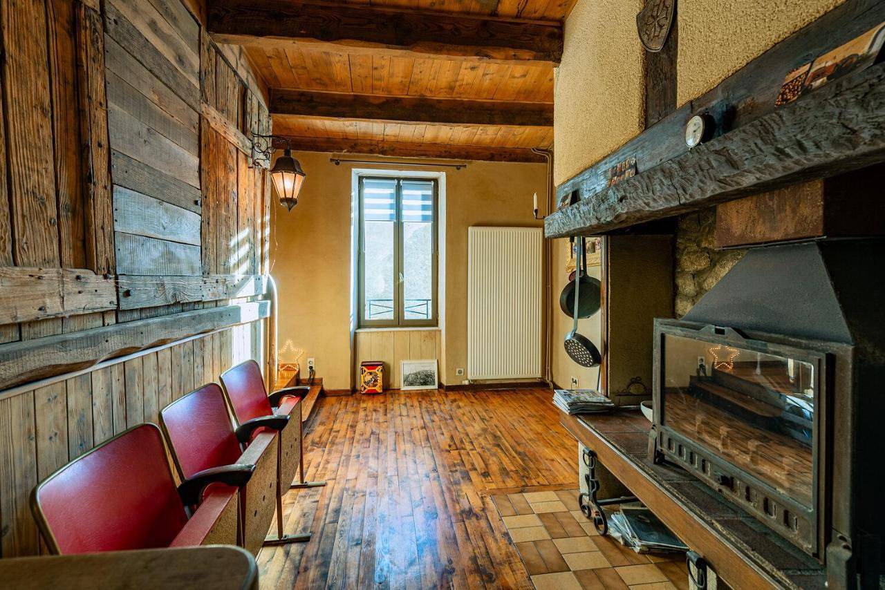 Four-Bedroom House in Peyrusse-le-Roc, Aveyron