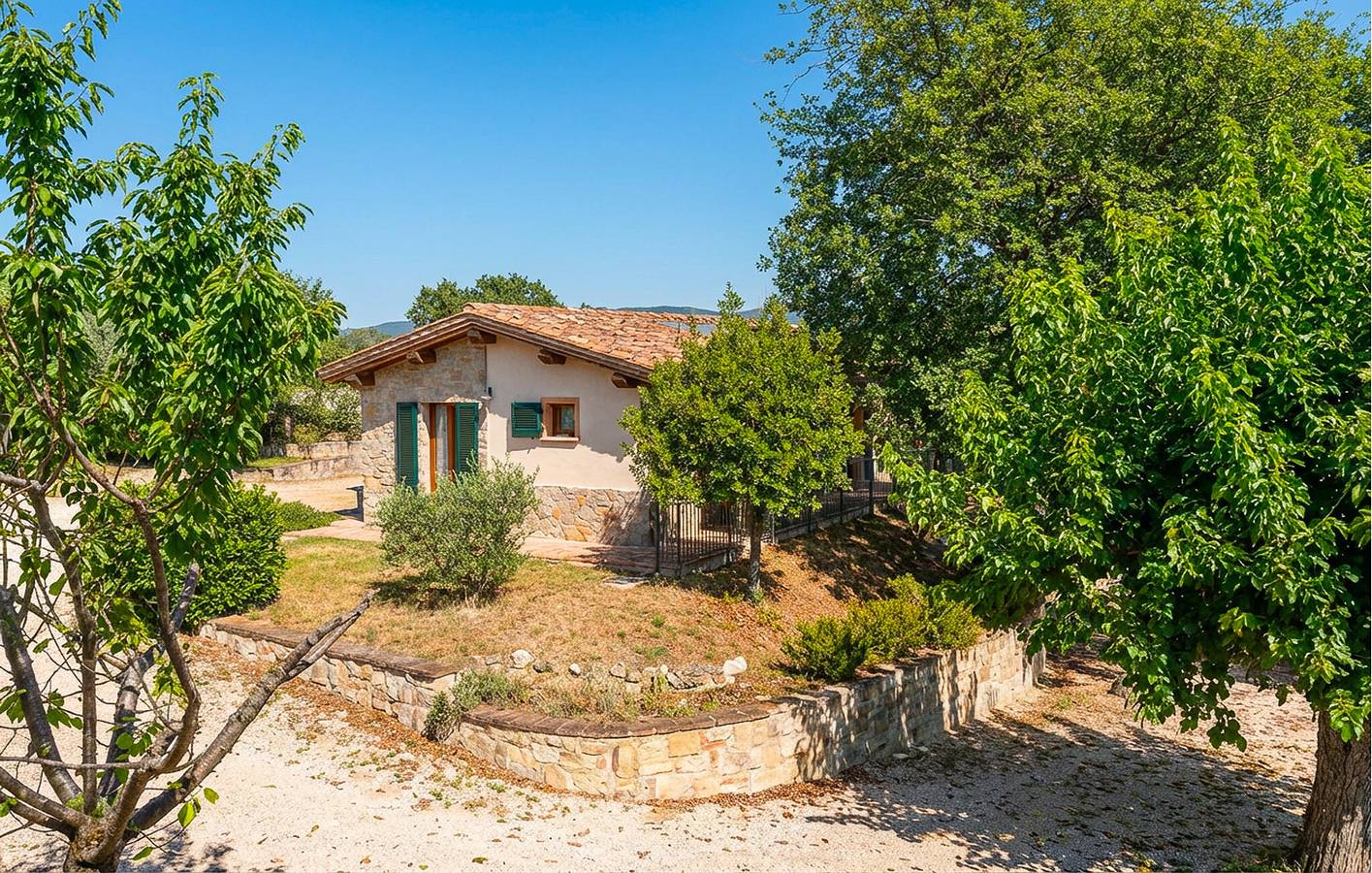 Appartamento tranquillo con piscina, giardino e WiFi in Gualdo Cattaneo, Perugia e dintorni