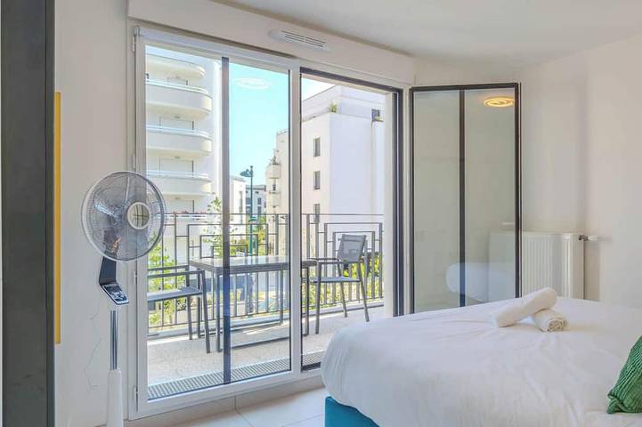 Entire apartment, Apartment-Apartment-Ensuite with Shower-City view in Chessy, Seine-et-Marne