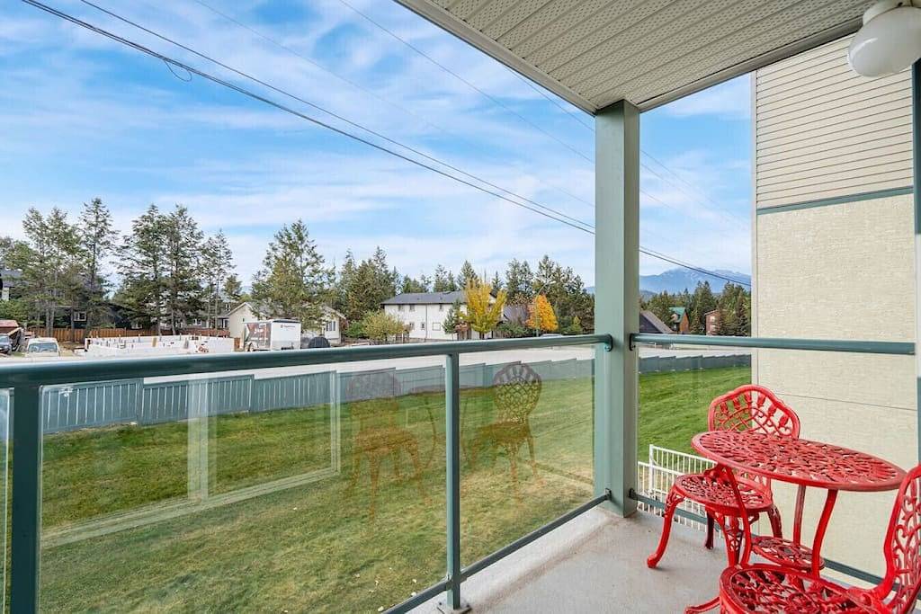 Ganze Wohnung, Polar Peak | Hot Tub | Pool | Gas Fireplace in Radium Hot Springs, Kootenay-Nationalpark