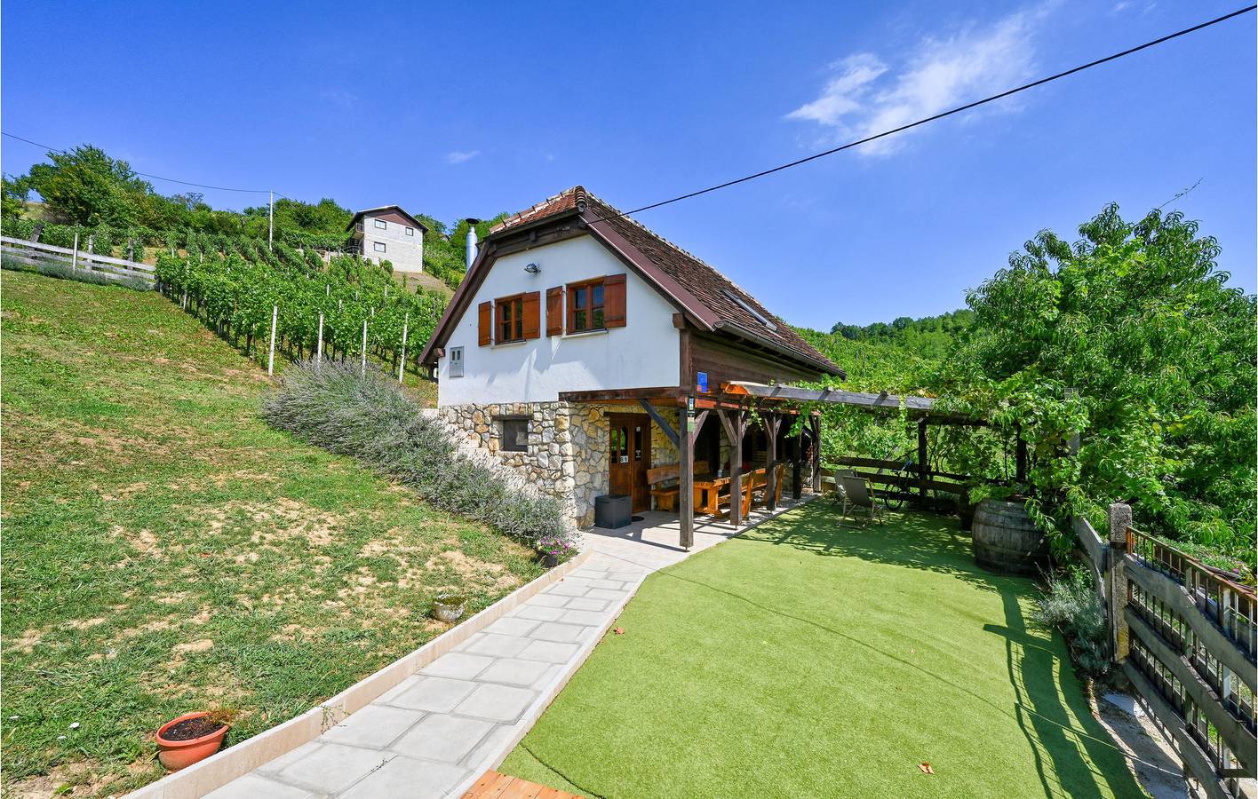 Charmant vakantiehuisje met 1 slaapkamer, zwembad en terras, inclusief wifi en parkeergelegenheid in Krapina-Zagorje