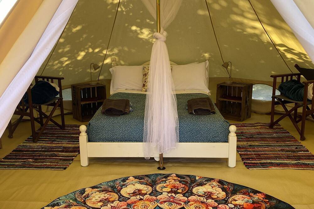 Hazel Belle Tent @Finders Keepers France. Adults only retreat. 13 acres and lake in Moncrabeau, Région de Nérac