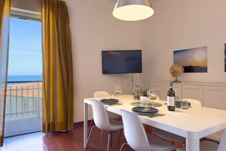 Appartamento intero, Riviera Apartment - *6 posti* Fronte Mare Parcheggio Privato A/C Wifi in Fontespina, Civitanova Marche