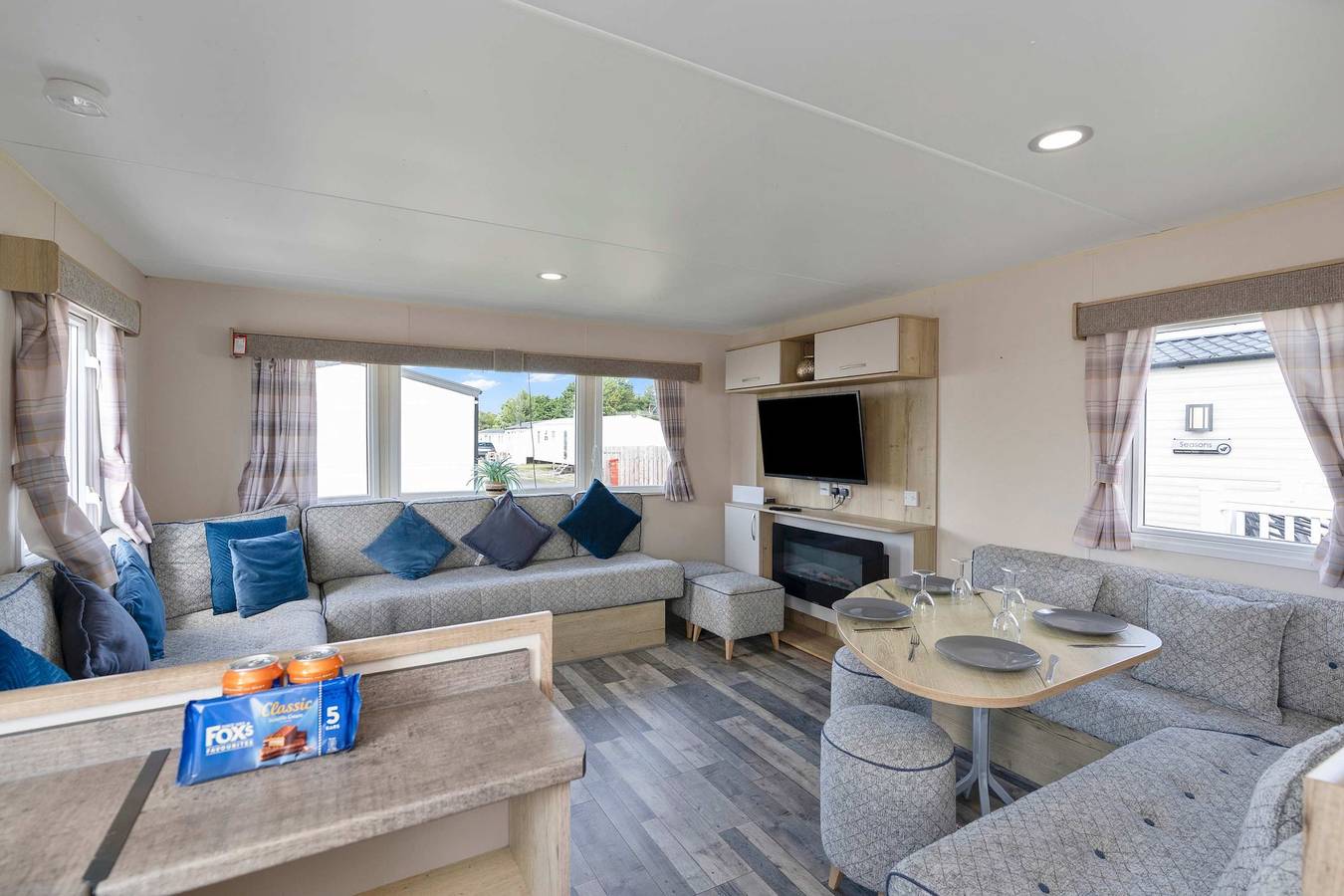 Stylish Caravan Haven Seton Sands only 25min to Edinburgh in Edinburgh and Lothian