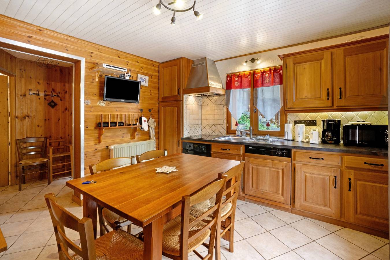 Appartement entier, Appartement 'Chez Stephane Et Estelle' avec vue sur les montagnes, terrasse partagée et Wi-Fi in La Norma, Villarodin-Bourget
