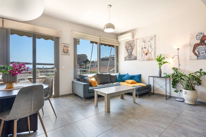 Hel lägenhet, Elva Creta Beach Apartment with Sea View, Wi-Fi, and Air Conditioning in Iraklio-Heraklion region