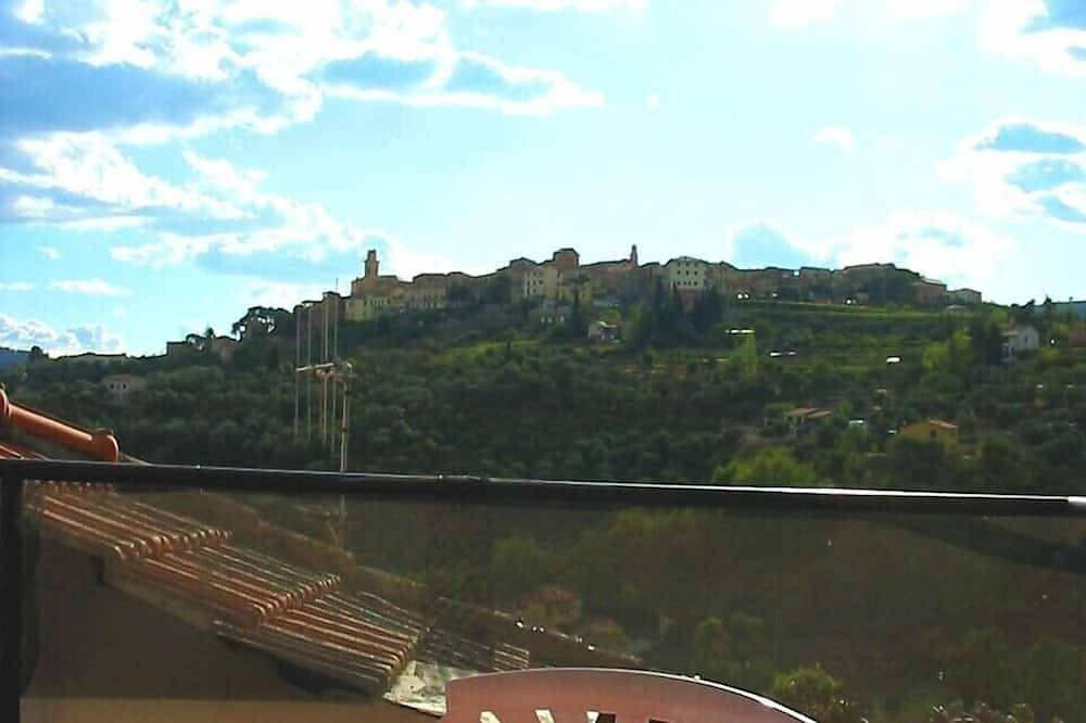 Casa Olivo - Blick auf das Meer und das mittelalterliche Castello in Diano San Pietro, Riviera di Ponente