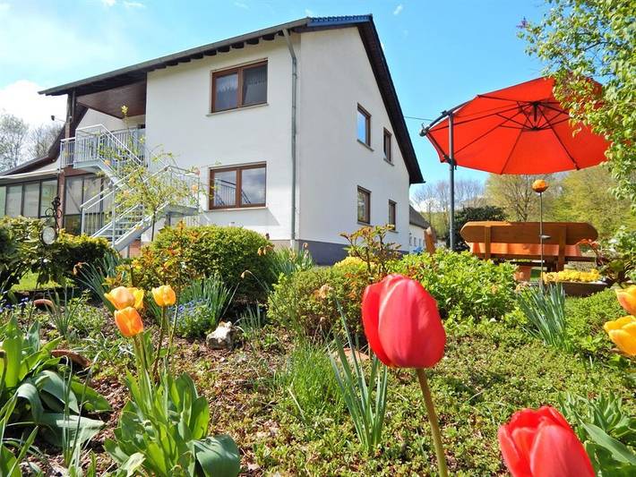 Ferienhaus für 4 Personen, mit Balkon und Terrasse sowie Garten in Hentern