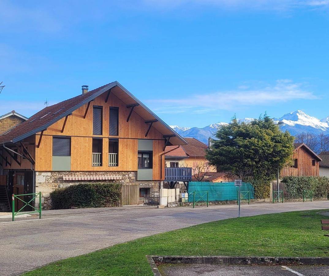 Appartement entier, Appart hôtel original facile d'accès in Chapareillan, Isère