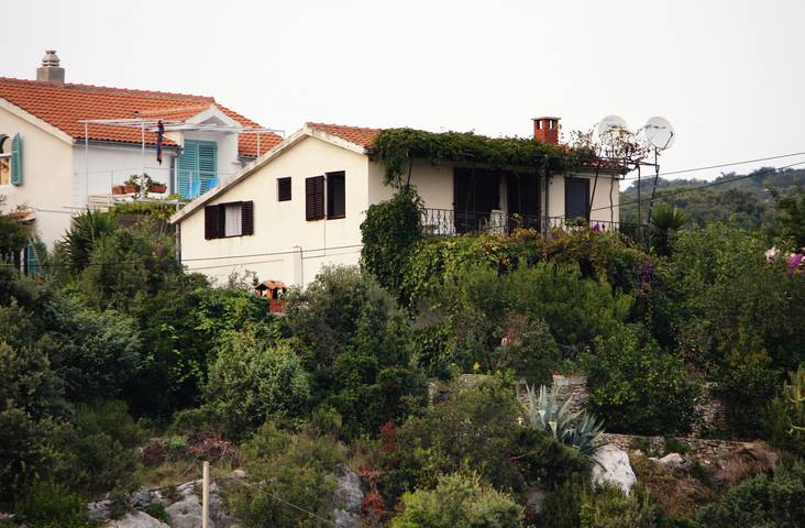 Ganze Wohnung, 3-Zimmer-Ferienwohnung mit Balkon und Meerblick Maslinica, Solta -a in Maslinica, Solta