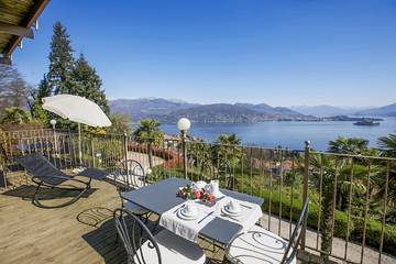 Ferienwohnung für 4 Personen, mit Pool und Seeblick sowie Balkon und Garten, mit Haustier am Lago Maggiore