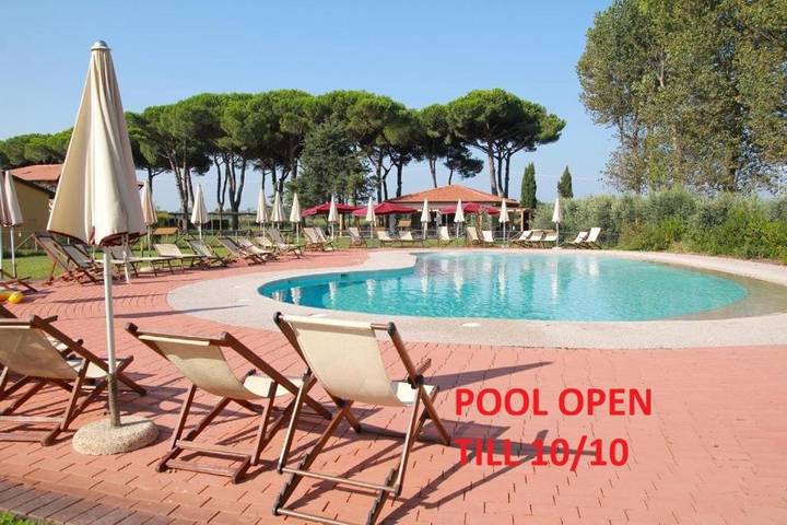 Appart’hôtel pour 9 personnes, avec Terrasse et Jardin ainsi que Piscine et Vue à Tirrenia