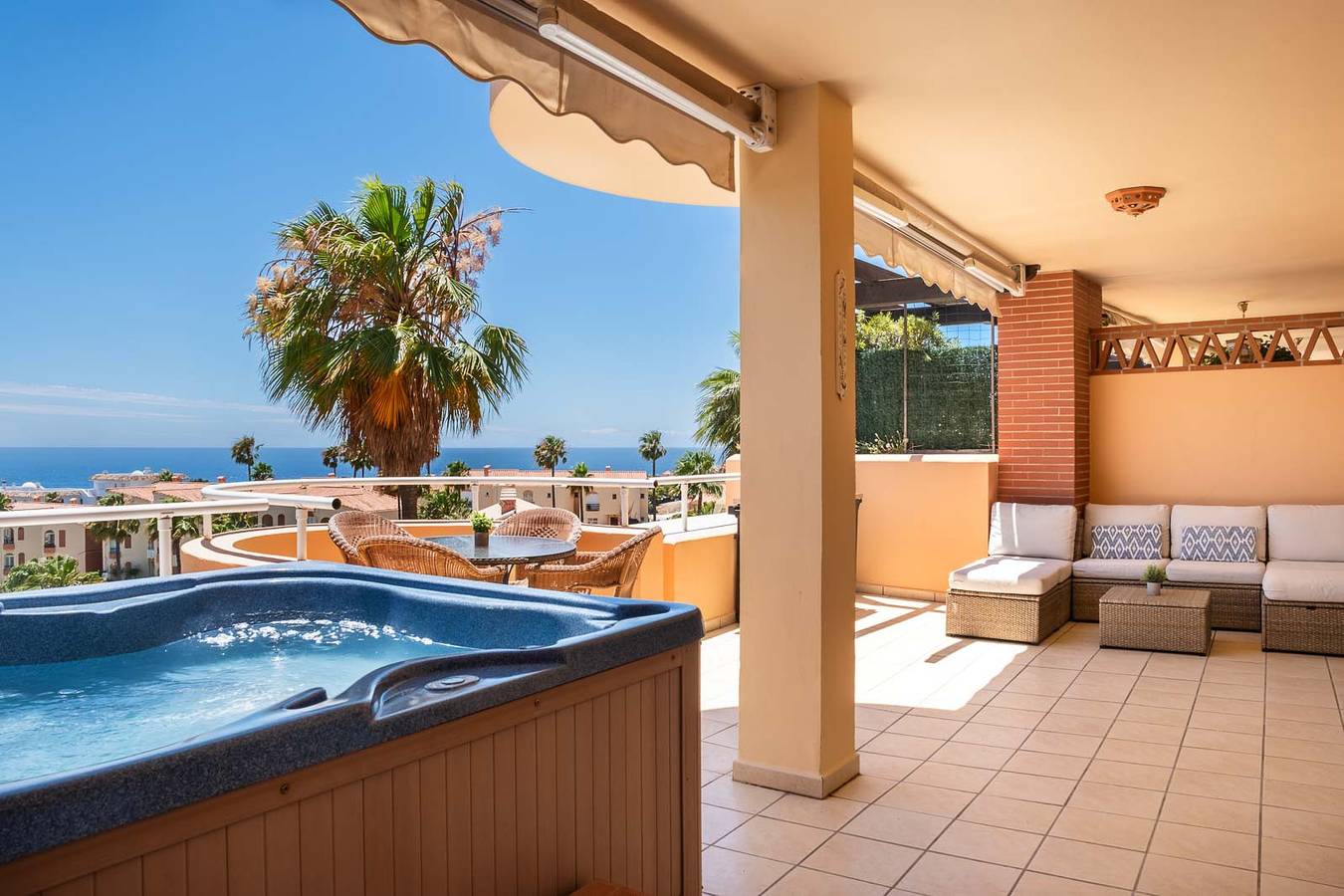 Entire apartment, Alfresco Stays Mijas Costa Malibu Sea Views in Playa El Bombo, Mijas
