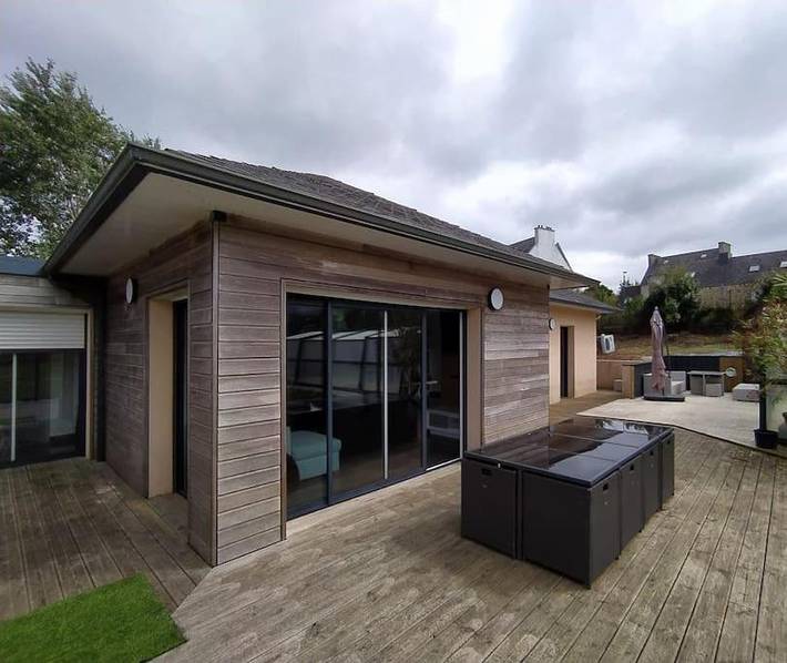 Location de vacances pour 17 personnes, avec Jacuzzi et Terrasse ainsi que Jardin et Piscine à Lanvéoc