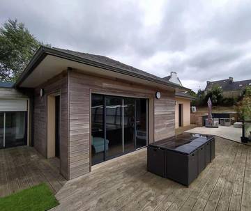 Cottage pour 17 personnes, avec vue ainsi que jardin et piscine, animaux acceptés à Lanvéoc