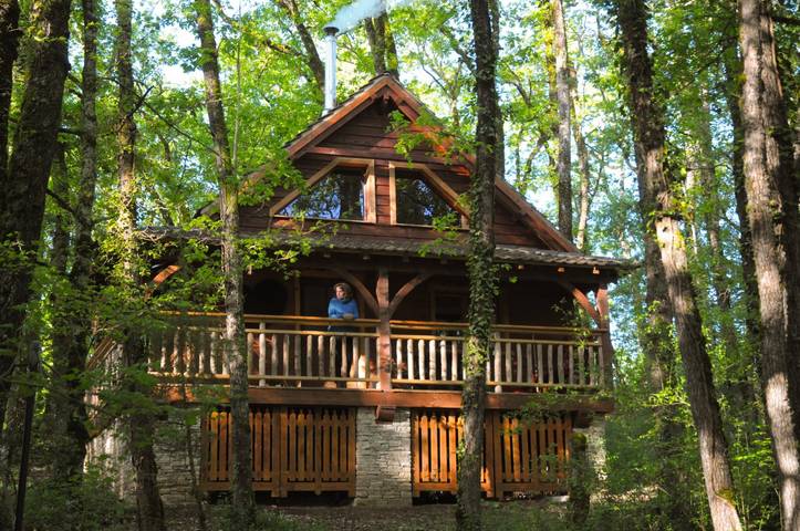 Gîte pour 4 personnes, avec piscine ainsi que jardin et terrasse à Lavercantière