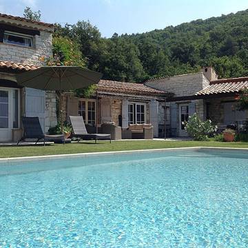 Chambre d’hôte pour 2 personnes, avec piscine et jardin dans les Alpes maritimes