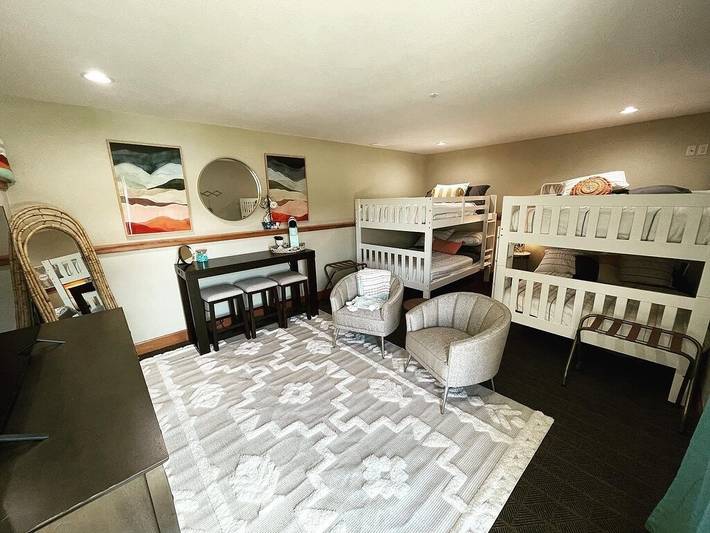 Vacation house for 18 people, with yard, with pets in Missouri