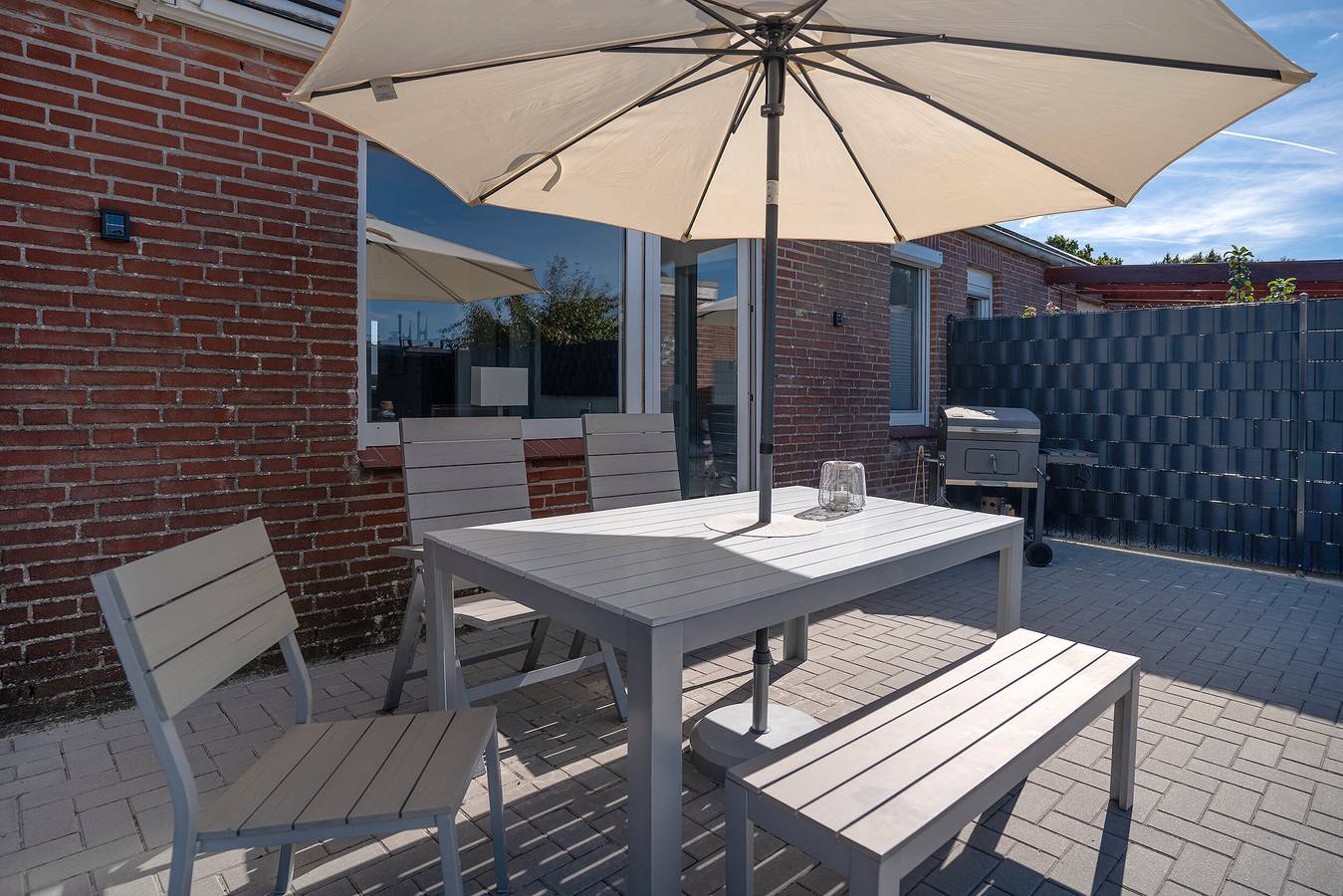 Ferienhaus 'Am See' mit privatem Garten und Wlan in Hage, Norden und Umgebung