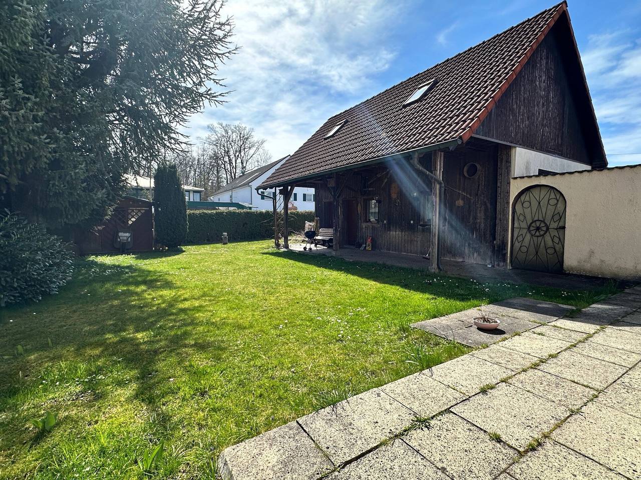 Country House 'Haus der Monteure' with Private Terrace, Garden, and Wi-Fi in Stadtbergen, Bavarian Swabia
