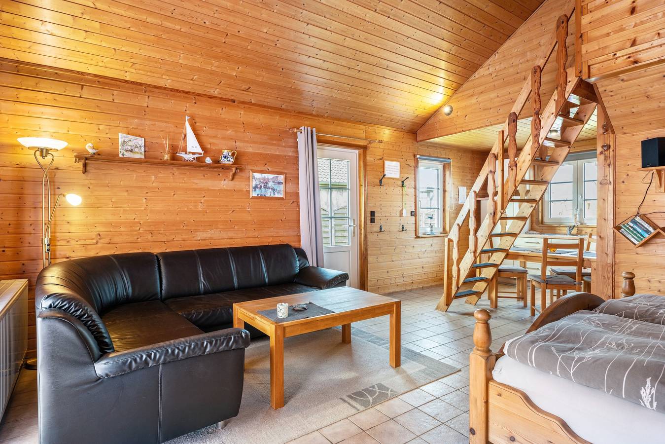 Ganze Wohnung, 'Blockhaus An Der Nordsee' mit privater Terrasse, Garten und Wi-Fi in Tönning, Halbinsel Eiderstedt
