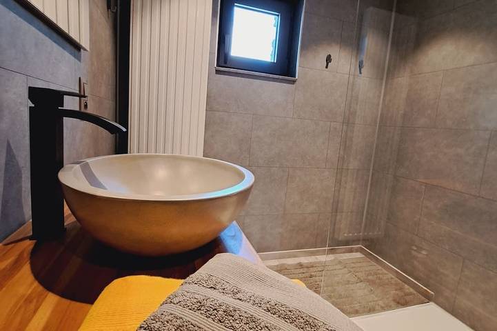 Gîte pour 4 personnes, avec terrasse et jardin dans Cherain - 4