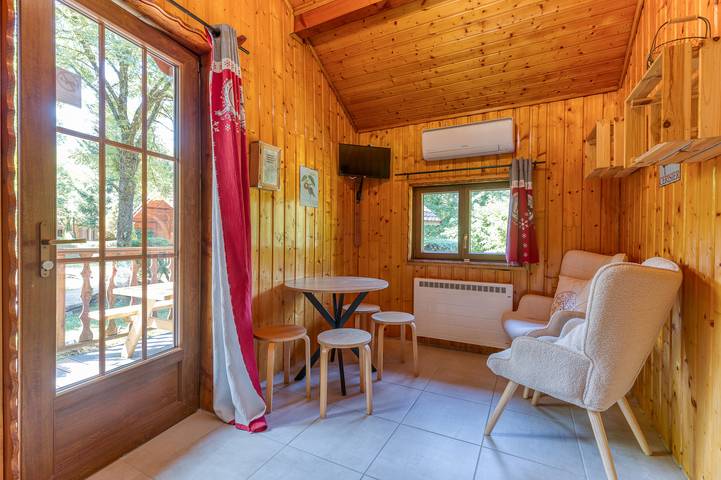 Chalet pour 2 personnes, avec sauna, animaux acceptés dans l' Isère - 2