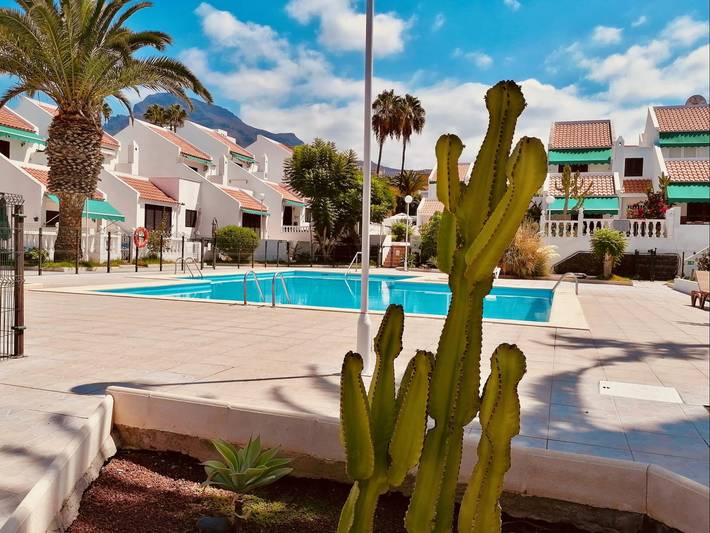 Holiday home for 3 people, with pool and terrace as well as garden in Costa Adeje