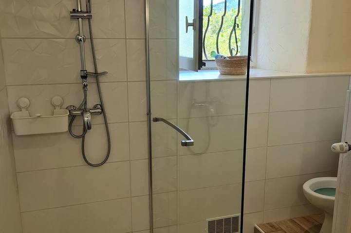 Gîte pour 9 personnes, avec jardin à Bourg-Argental - 2