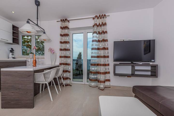 Ferienwohnung für 4 Personen, mit Balkon und Pool in Kvarner Bucht - 2