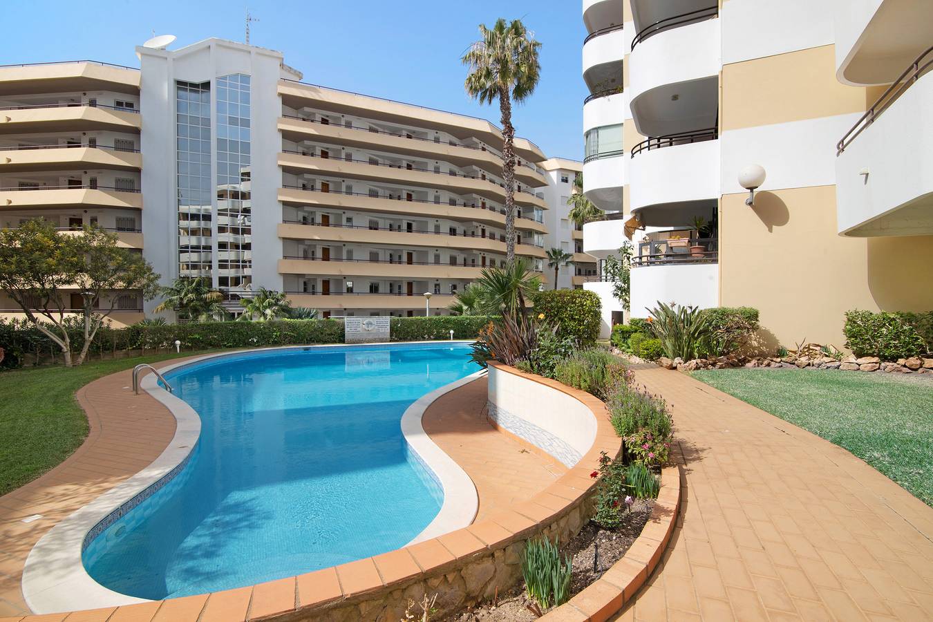 Geheel appartement, Appartement "Tropicana" met gedeeld zwembad & Wi-Fi in Vilamoura, Quarteira