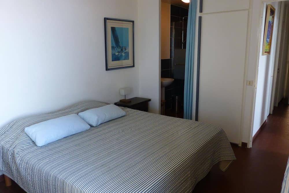 Villa d'architecte Les Pieds Dans L'Eau équipée pour 7 personnes au Lavandou in Le Lavandou, Provence