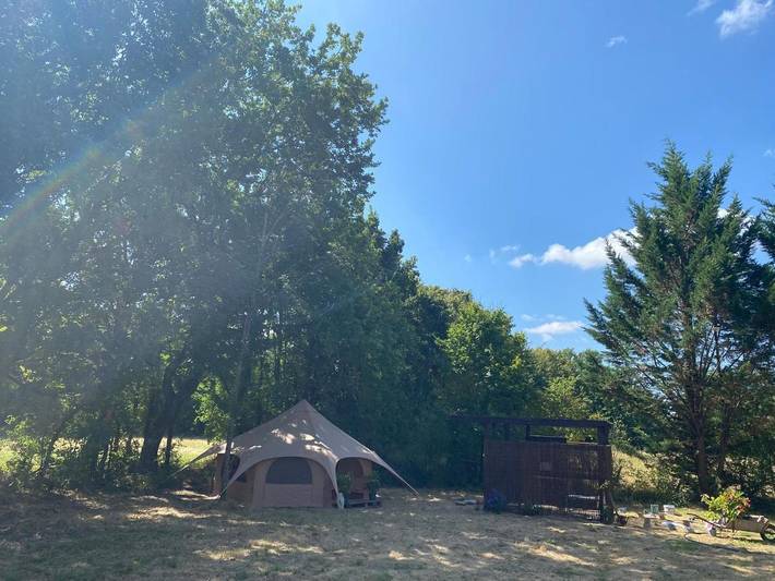Tente pour 4 personnes, avec vue et jardin dans les Deux-Sèvres