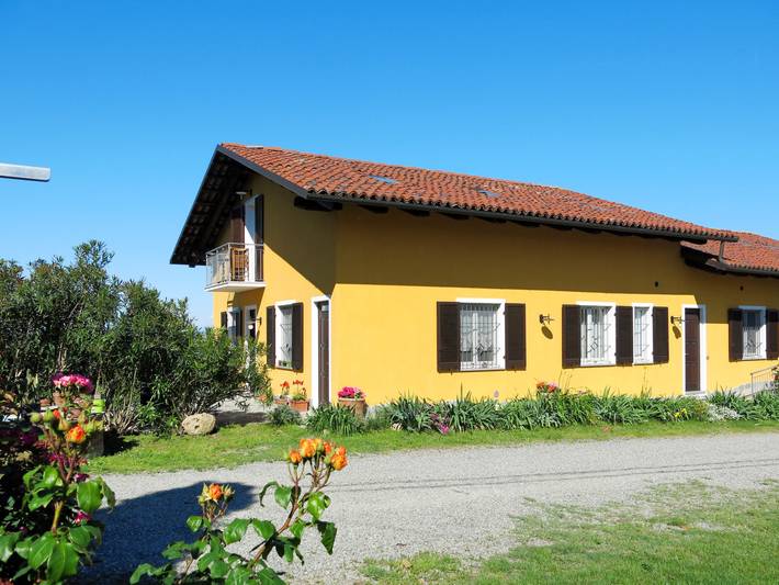 Appartamento per 5 persone, con panorama e giardino nonché balcone in Langhe