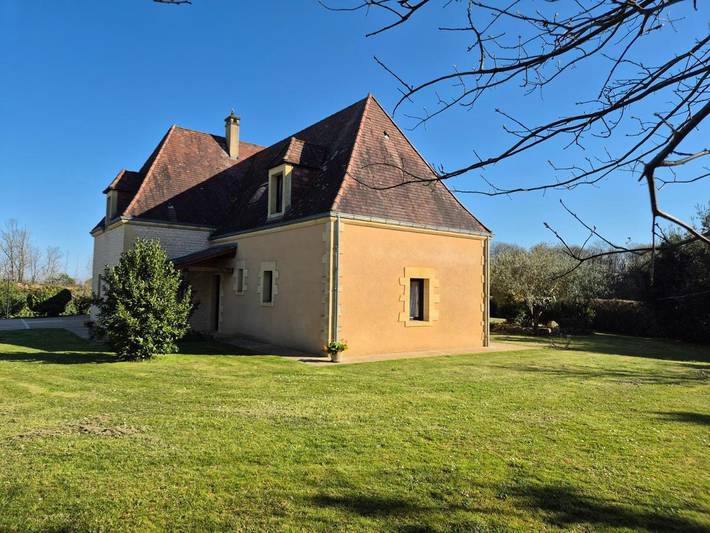 Location de vacances pour 9 personnes, avec jardin et piscine à Saint-Crépin-et-Carlucet - 2