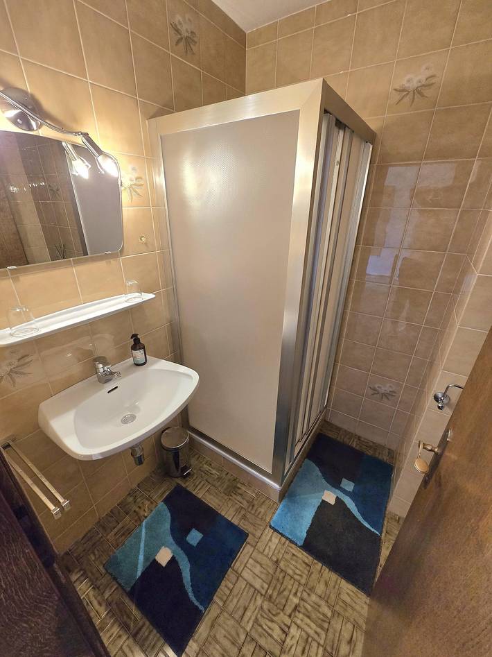 Doppelzimmer, Dusche/Wc, Bergseite, in Waidring, Chiemgauer Alpen