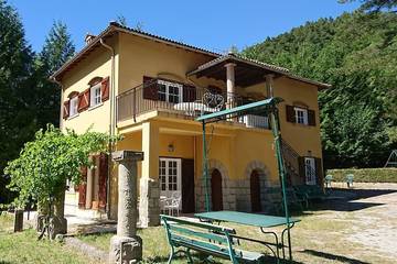 Gîte pour 4 personnes, avec terrasse et jardin à Annot
