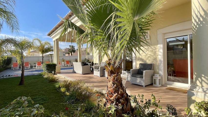 Location de vacances pour 10 personnes, avec jardin à Guia - 2