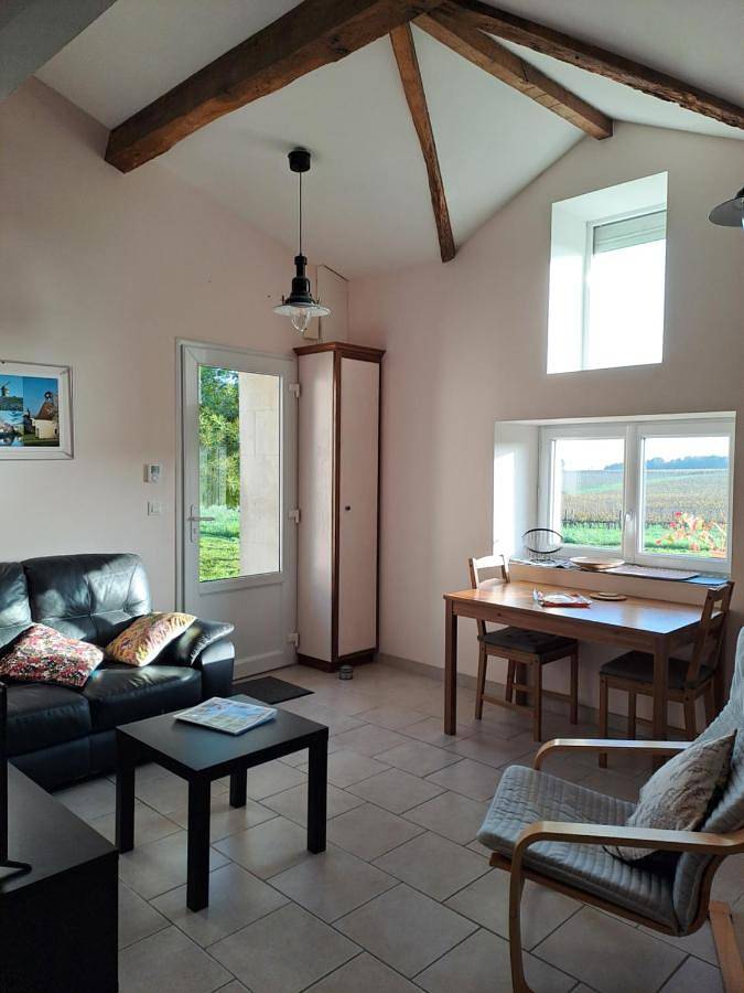 Location de vacances pour 3 personnes, avec jardin ainsi que terrasse et vue à Ozillac - 2
