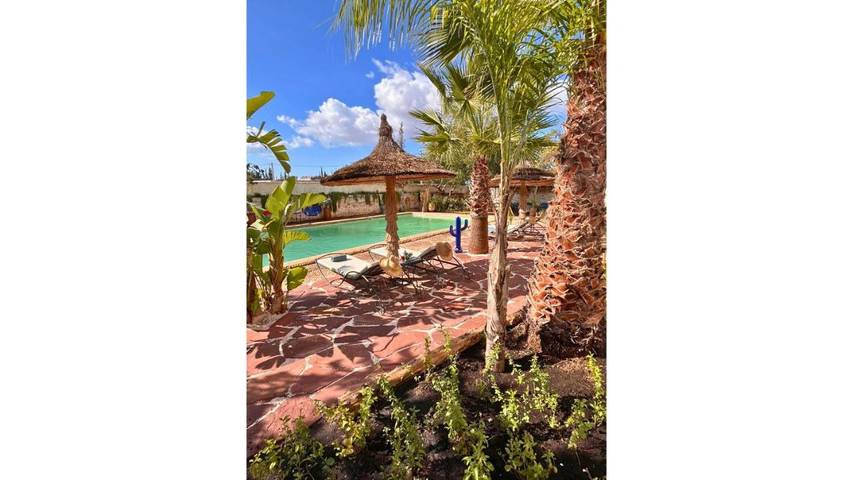 Maison d’hôte pour 2 personnes, avec terrasse ainsi que jardin et piscine