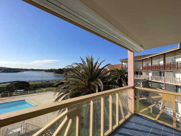 Appartement de vacances pour 4 personnes, avec Piscine et Vue sur le lac