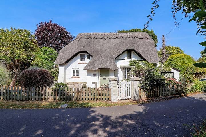 Cottage for 5 people, with garden, with pets in Barton on Sea