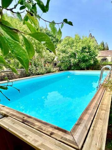 Gîte pour 14 personnes, avec terrasse et jacuzzi ainsi que piscine et jardin à Calès