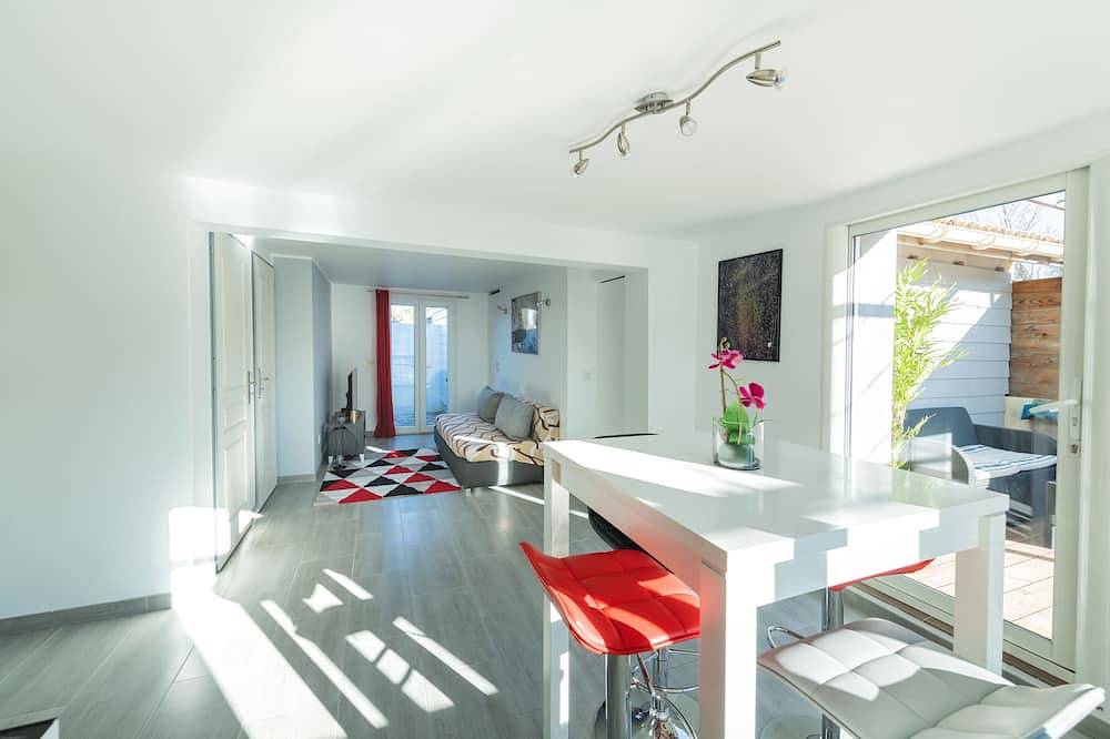 Appartement entier, F2 calme, terrace, climatisation in Saint-Jean-de-Védas, Côte méditerranéenne (France)
