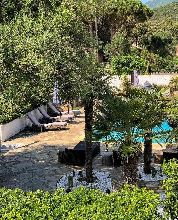 Hotel para 2 personas, con jacuzzi además de terraza y piscina - 1