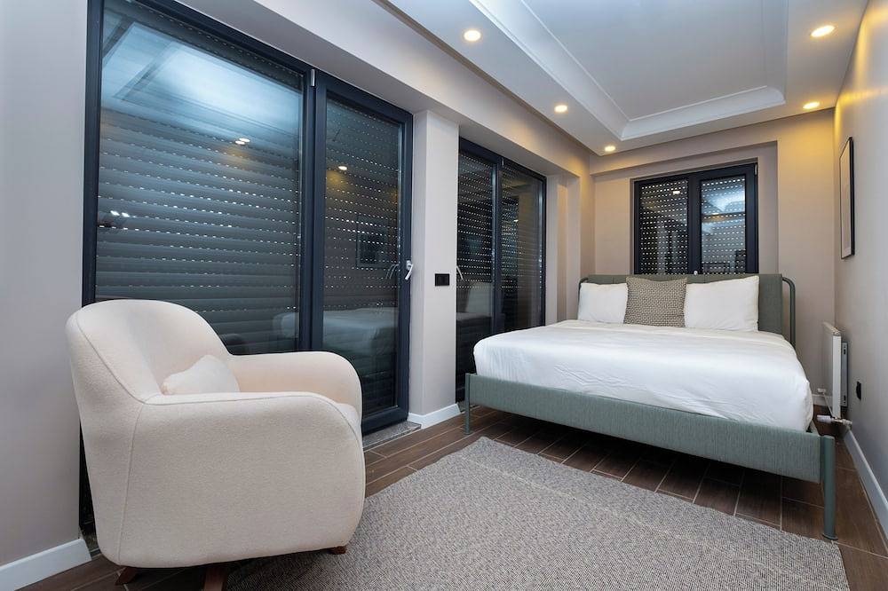 Ganze Wohnung, 2-bedroom apartment with Bosphorus view, Wifi and Ac in brilliant Istanbul in Beyoğlu, Istanbul