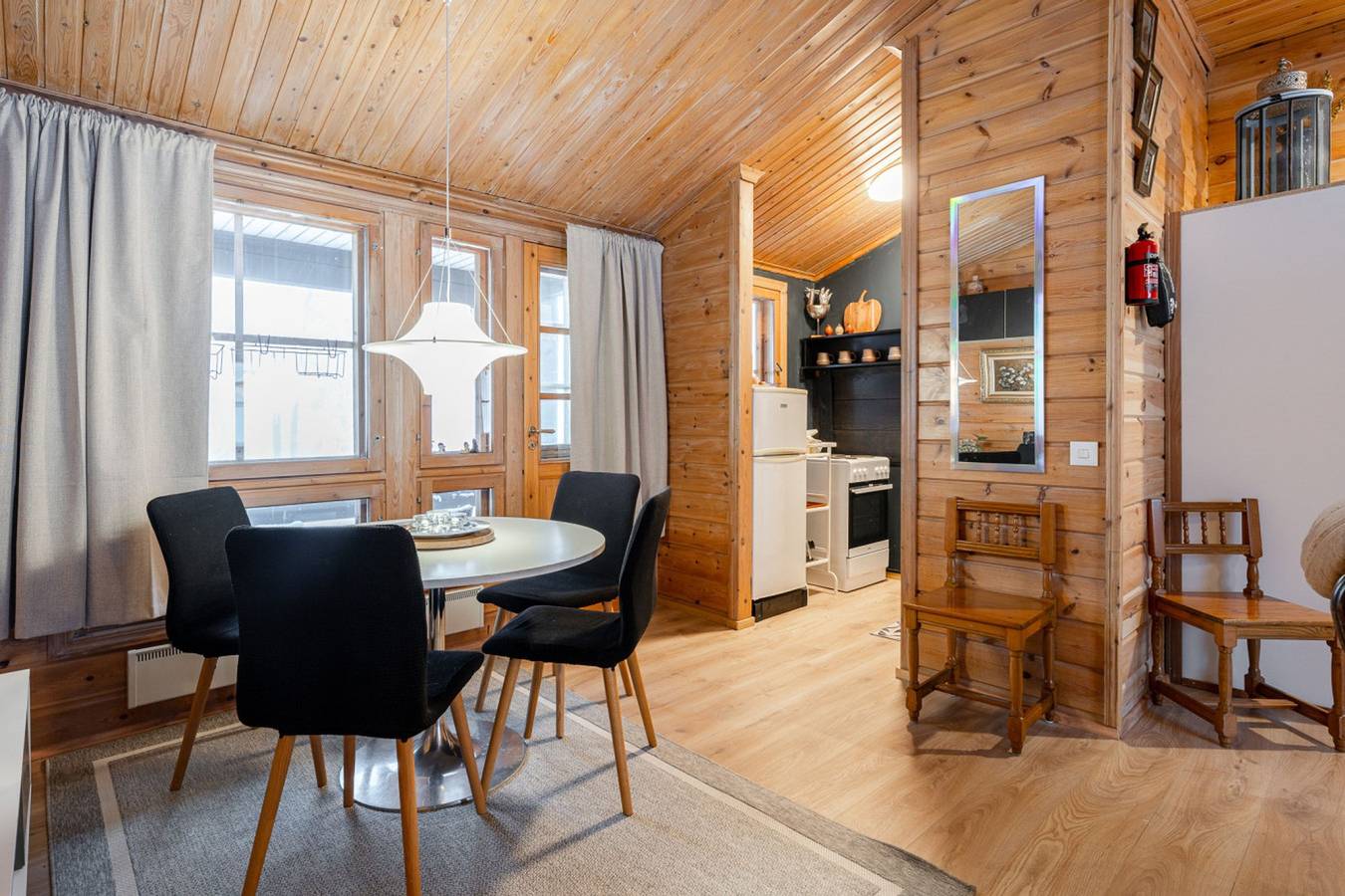 Ganze Wohnung, Newly Renovated 2Br Cabin in Riihivuori in Muurame, Mittelfinnland